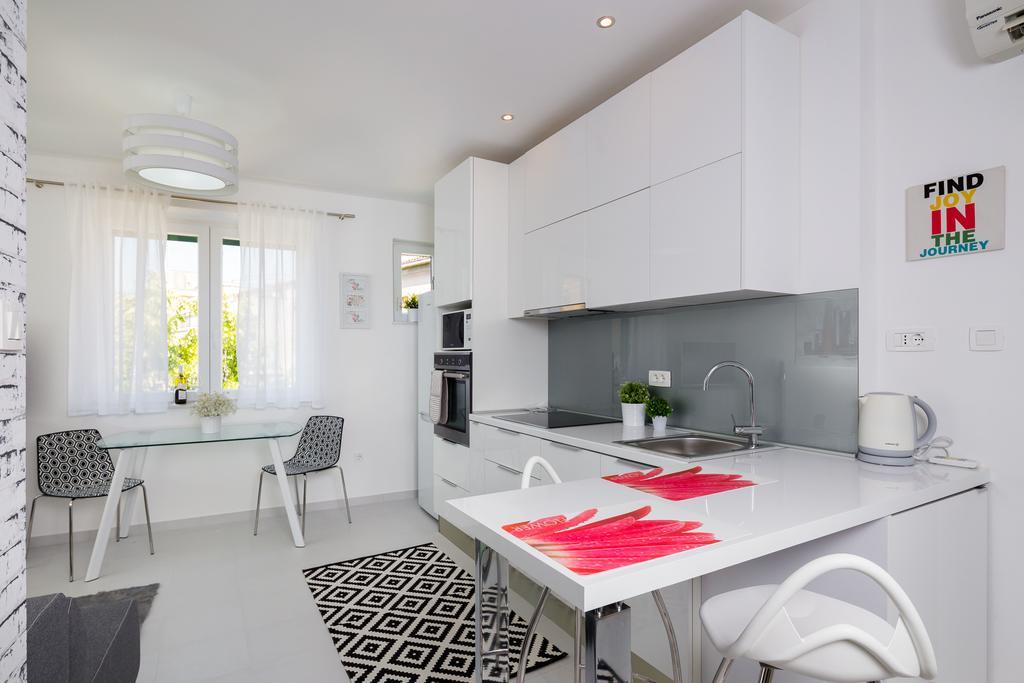 Old City Luxury Apartment Iris Split Buitenkant foto