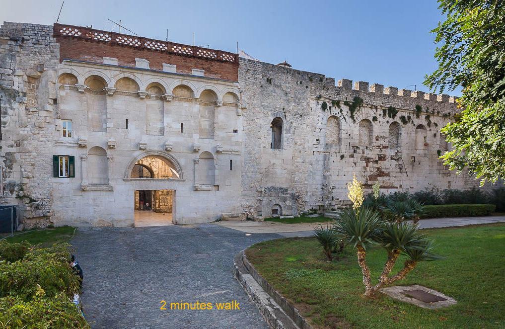 Old City Luxury Apartment Iris Split Buitenkant foto